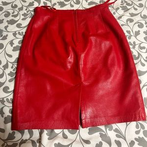 Red %100 leather knee length skirt